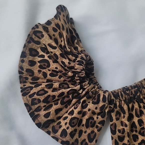 Chic Leopard Print Ruffle Sleeve Top - Picture 4 of 6